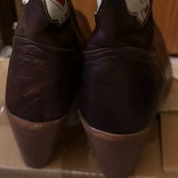 EUC Dingo Women's Brown Cowboy Boots Red Butterfly Inlay Leather size- 8.5 - Picture 7 of 9